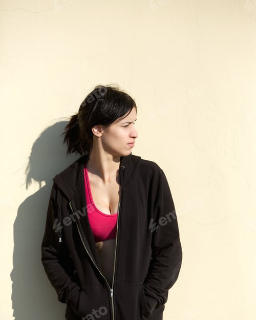 Preview: Young sports woman standing outside with black sweatshirt