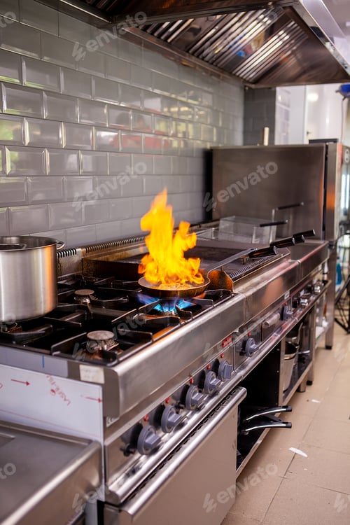 Preview: Chef making flambe fois gras