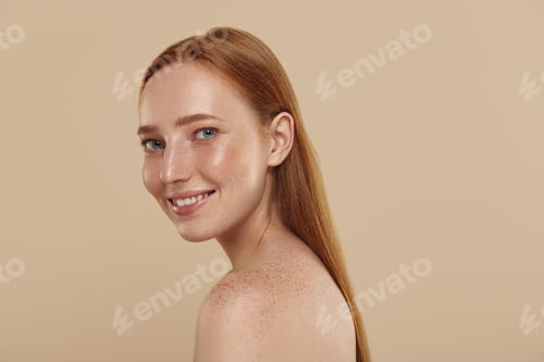 Preview: Redhead caucasian girl with naked shoulders smiles