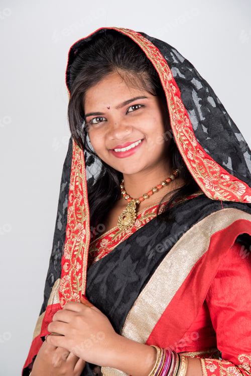 Preview: Beautiful Indian girl in traditional Indian sari.