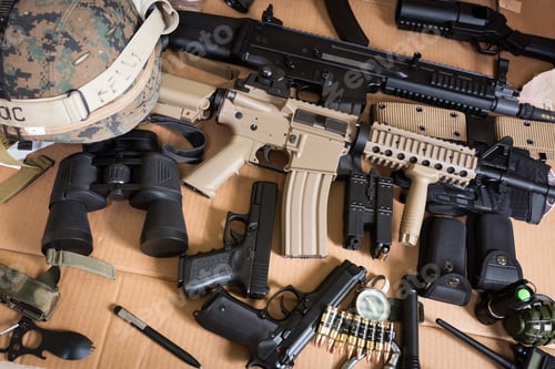 Preview: Assault rifle, gun, knife with sheath, compass
