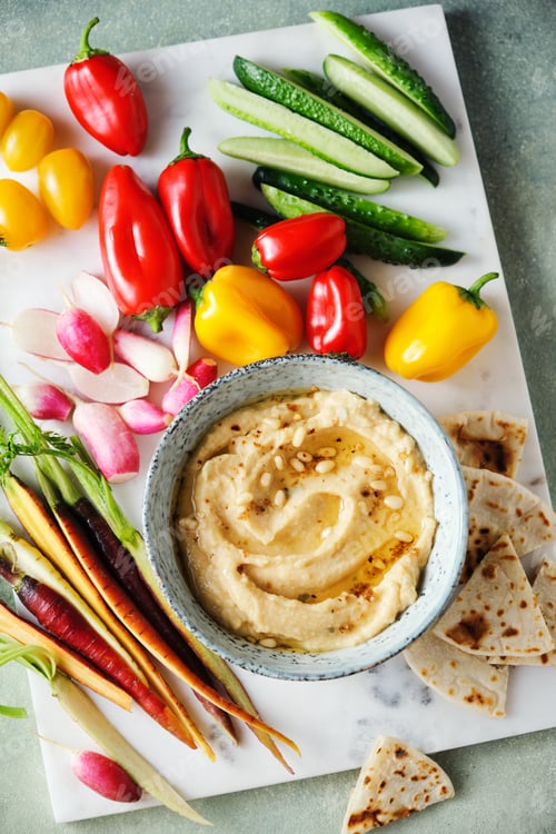 Preview: Hummus dip served with fresh vegetable