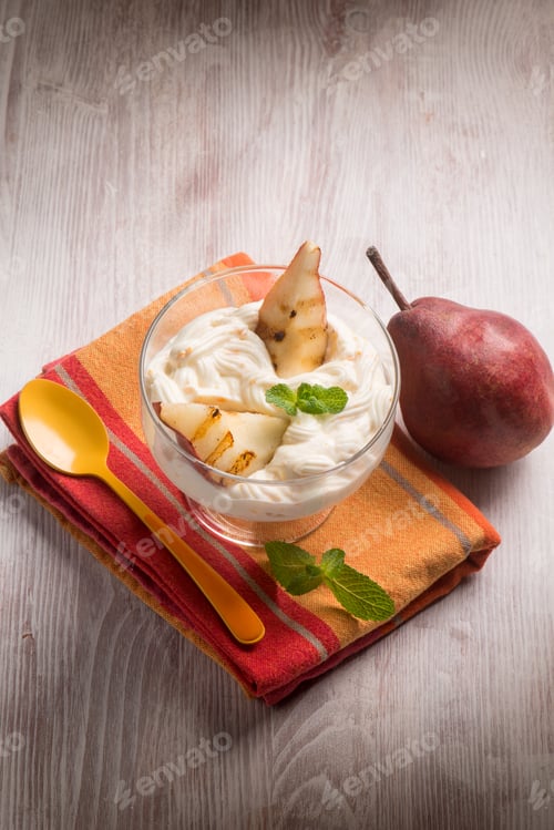 Preview: grilled pears with cream