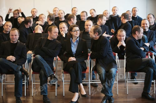 Preview: businesswoman surrounded by man 25 times
