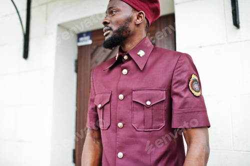 Preview: Man in Stylish Burgundy Jacket and Beret