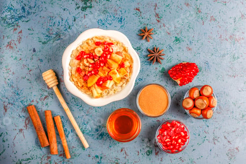 Preview: Oatmeal porridge with apples and cinnamon.