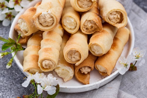 Preview: Sweet tubule or cones with cream