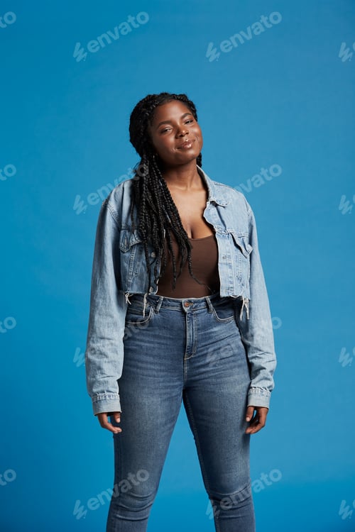 Preview: Happy ethnic plus size woman in casual outfit