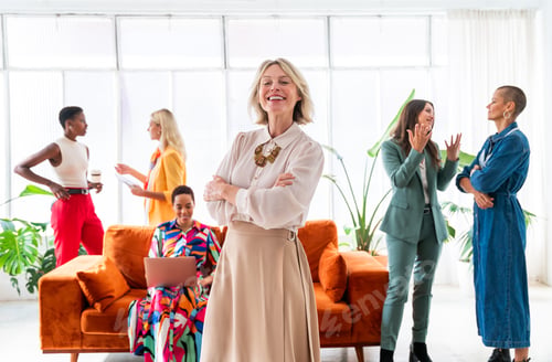 Preview: Group of businesswomen meeting in the office