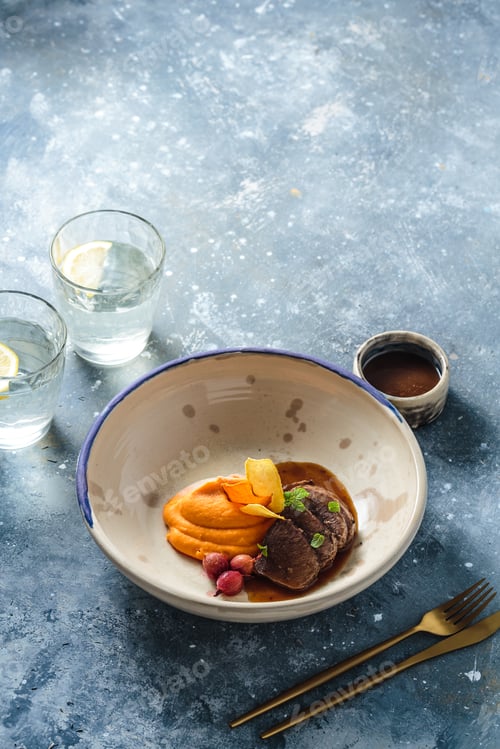 Preview: Slow braised lamb with sweet potato puree, restaurant dish, copy space