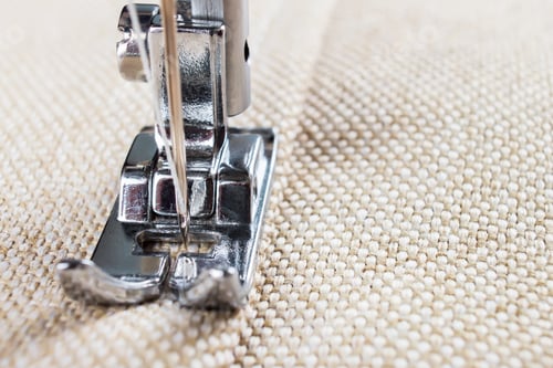 Preview: Sewing machine foot and item of clothing