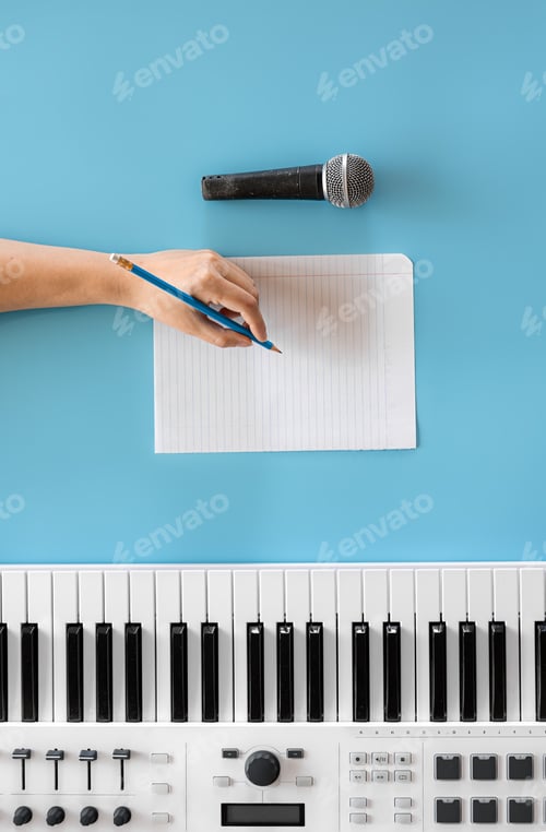 Preview: Musical keys, microphone and blank paper on a blue background.