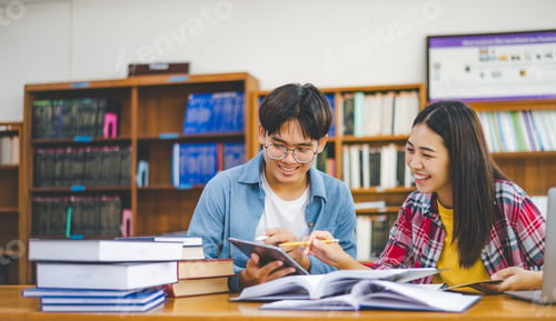Preview: Students are consulting each other working on laptops