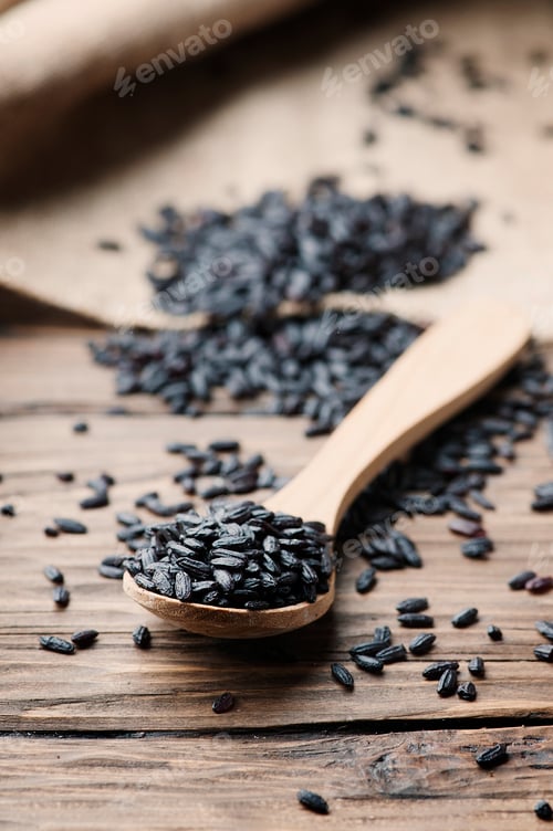 Preview: Raw black rice on the wooden table