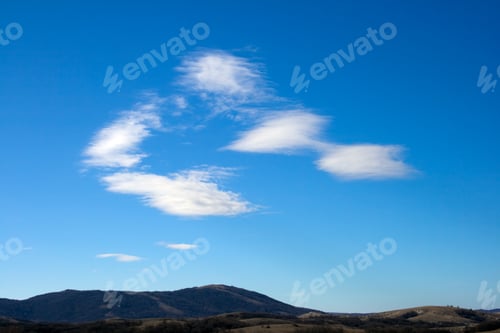 Vorschau: Wolken über den Bergen