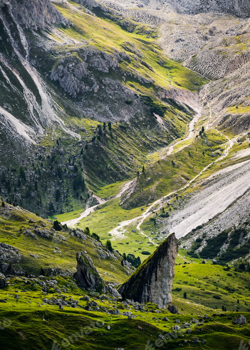 Vista previa: Close up of Seceda mountain in the Dolomites, South Tyrol, Italy