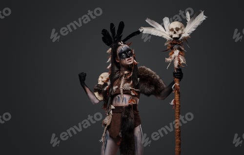 Preview: Spooky voodoo witch with painted face and staff