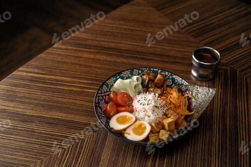 Preview: Delicious bowl salmon with vegetables and rice covered with sauce in oriental restaurant Healthy