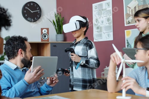 Preview: Engaging in Virtual Reality During Classroom Learning