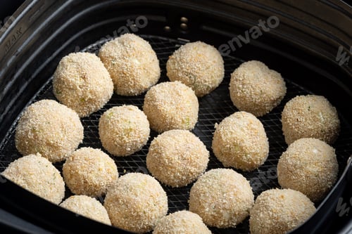 Preview: Crispy tuna potato croquettes with breadcrumb coating in air fryer.