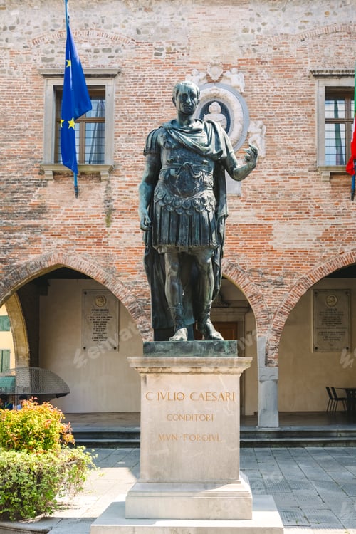 Preview: Statue of Julius Caesar in Cividale del Friuli, Italy.
