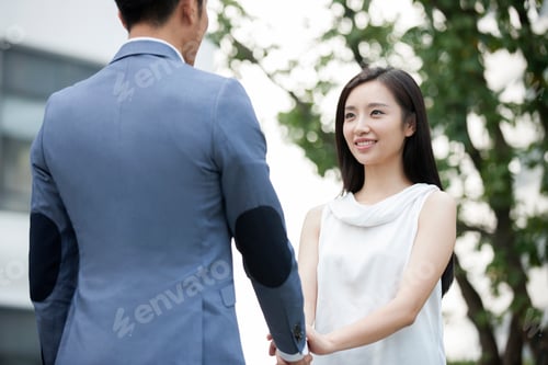 Preview: Businesspeople shaking hands
