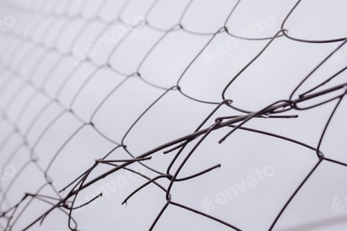 Preview: Closeup from below wet wire connections of chain lin