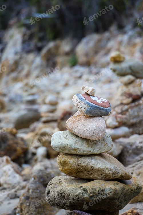Preview: Collection of beige-colored rocks in an arid desert environment.