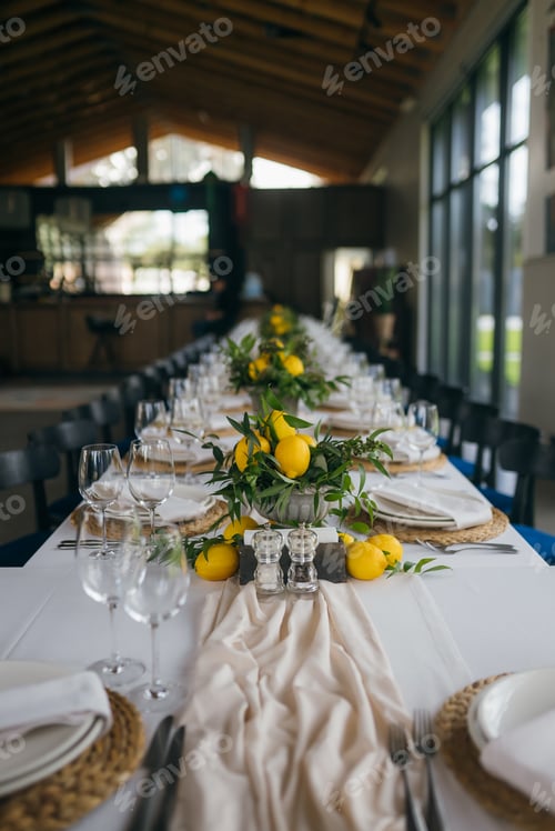 Preview: Decorated wedding banquet hall in classic style.