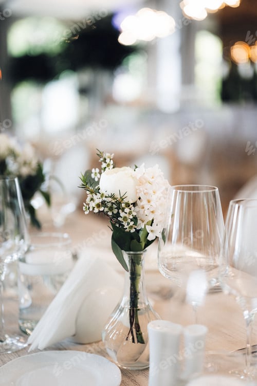 Preview: Beautiful wedding table setup with vibrant floral decorations.