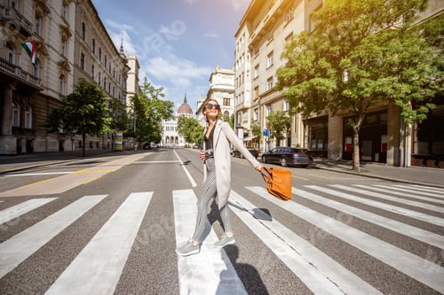 Preview: Woman traveling in Budapest