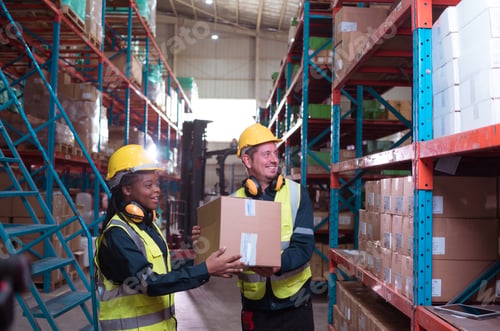 Preview: Foreman with employees in warehouse Help each other lift the product boxes