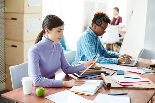 Preview: Students in library