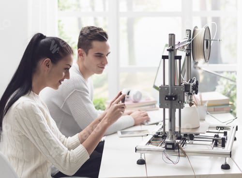 Preview: Academic students using a 3D printer in the lab