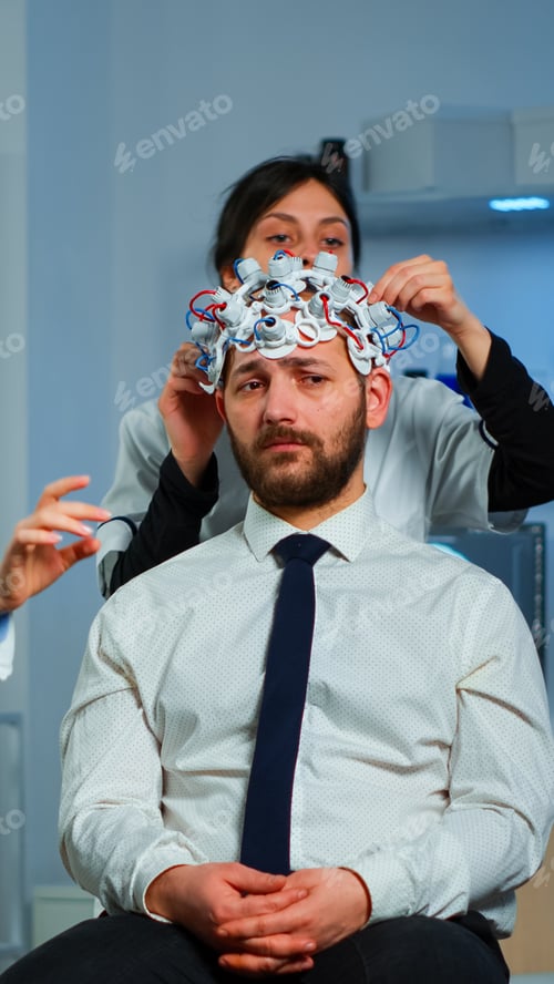 Preview: Neurological researchers explaning treatment result