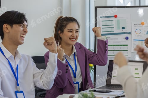 Preview: businesspeople show their joy by clapping or expressing their facial expressions by shouting 'yes'