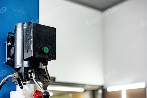 Preview: The electric lift for cars in the car repair service