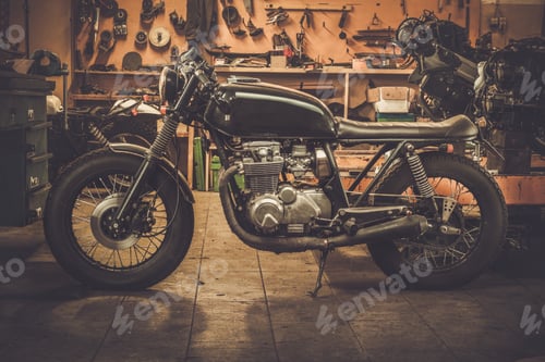 Preview: Vintage style cafe-racer motorcycle in customs garage