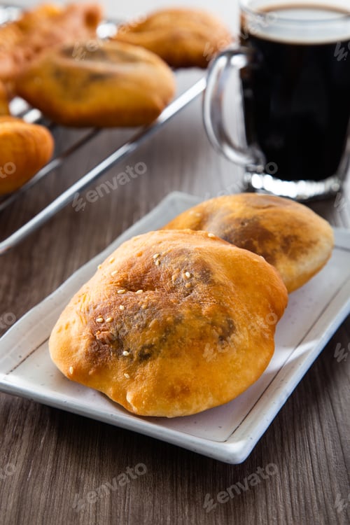 Preview: Ham chim peng. (deep-fried chinese doughnut).