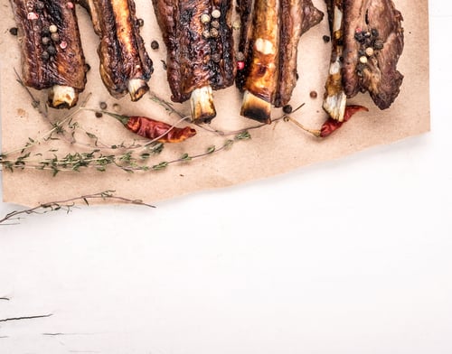 Preview: Grilled pork ribs with herbs top view