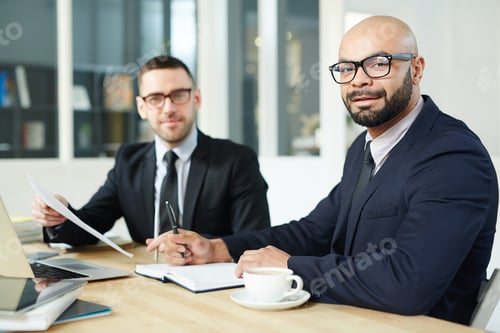 Preview: Employees in office