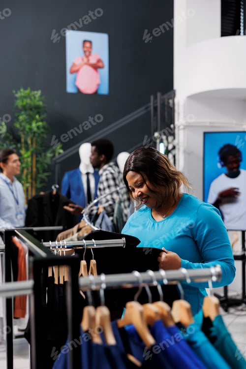 Preview: Woman shopping for casual wear