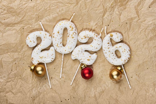 Visualização: 2026 velas e bugigangas festivas criando um conceito de celebração de feliz ano novo