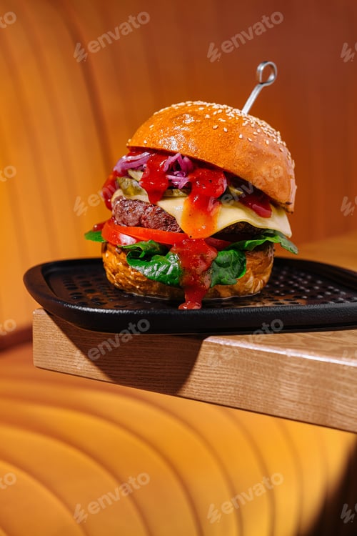 Preview: Gourmet burger on elegant serving tray