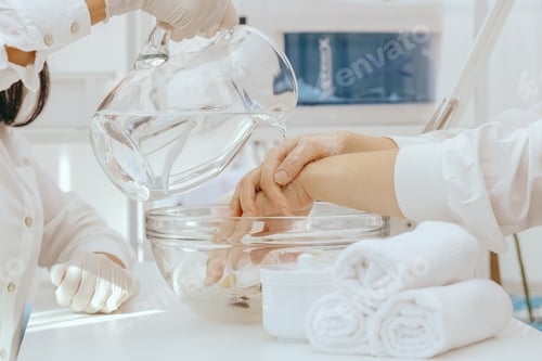 Preview: Spa Manicure in process