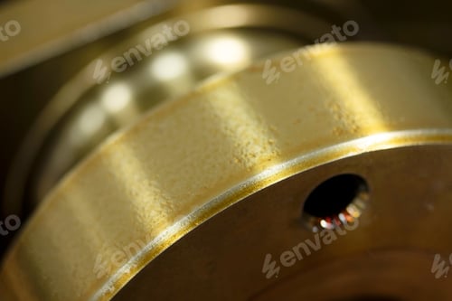 Preview: Protective oil on newly manufactured crankshafts
