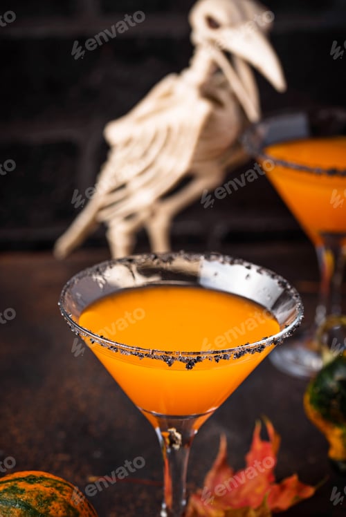 Preview: Halloweens drink pumpkin martini cocktail