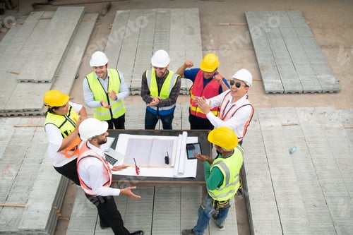 Preview: Construction engineers, architects, and foremen form a group. Participate in a meeting