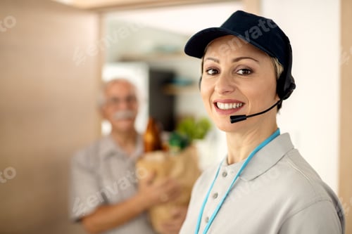 Preview: Portrait of happy delivery woman looking at camera.