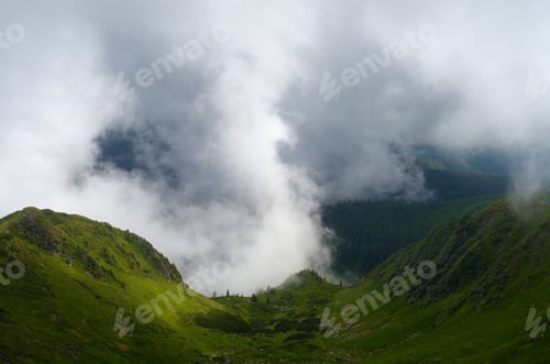 Preview: Clouds in the mountains